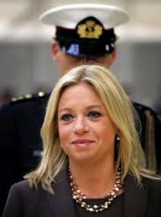 Jeanine Hennis-plasschaert Jeanine Hennis-plasschaert
