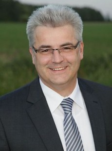Axel Knoerig
